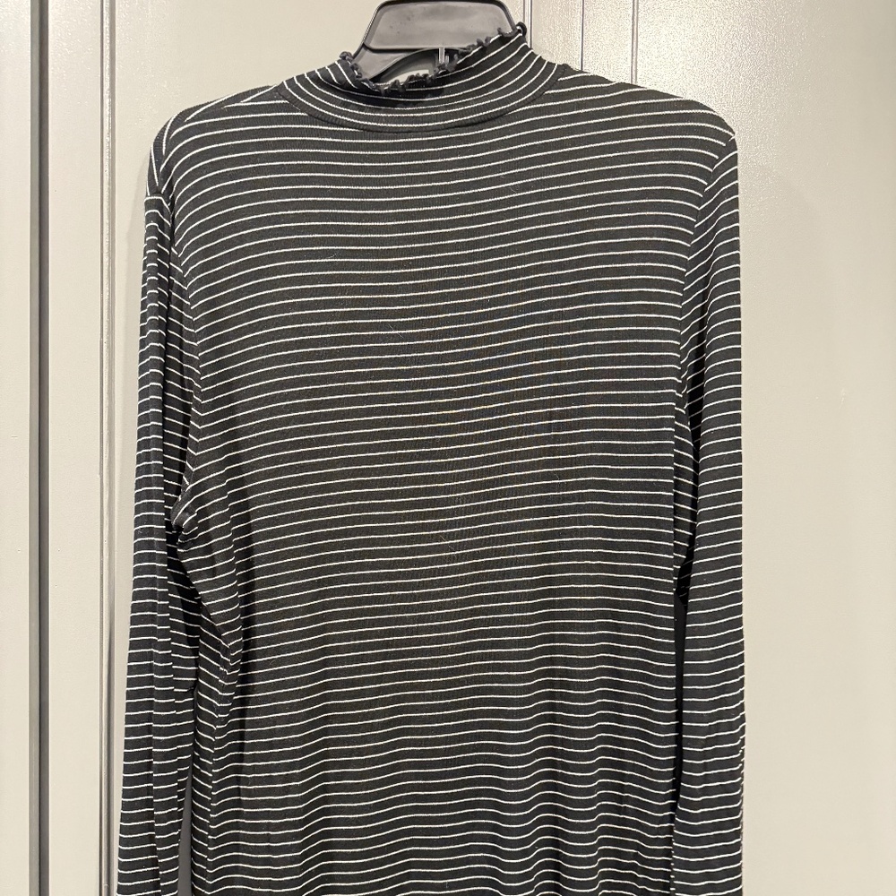 Gap, black and white mock turtleneck, XL
